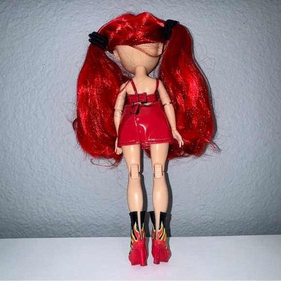 2019 MGA Rainbow High Red Hair Ruby Anderson Doll 11in Fully Articulated Girls - Picture 5 of 8